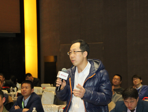 研討會(huì)上觀眾積極發(fā)表意見(jiàn)